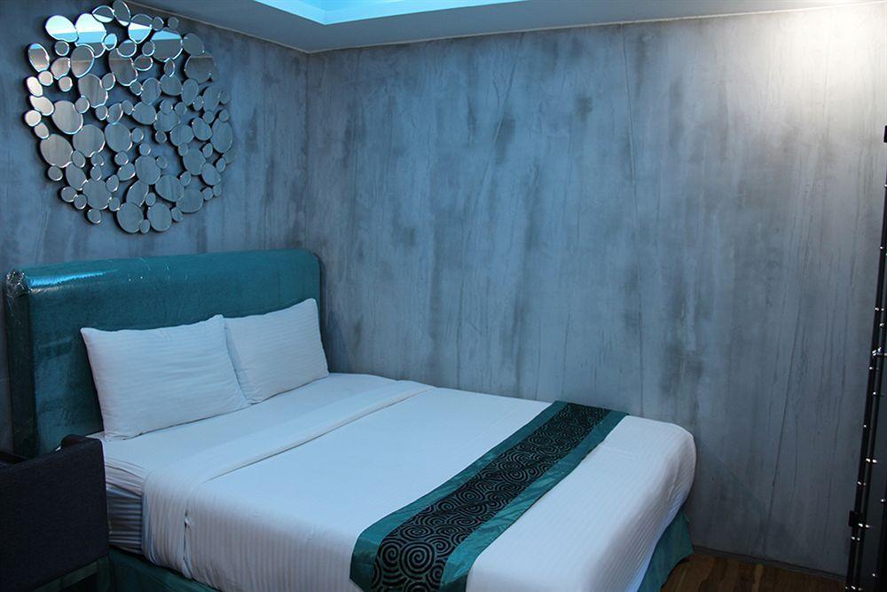 Blutique Hotel Bangkok Exterior photo